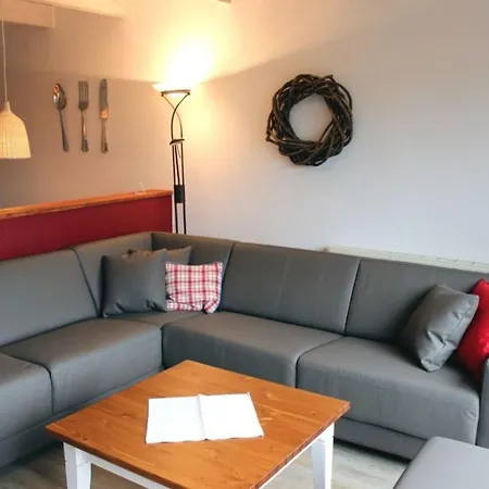 Reihenhaus 4 *